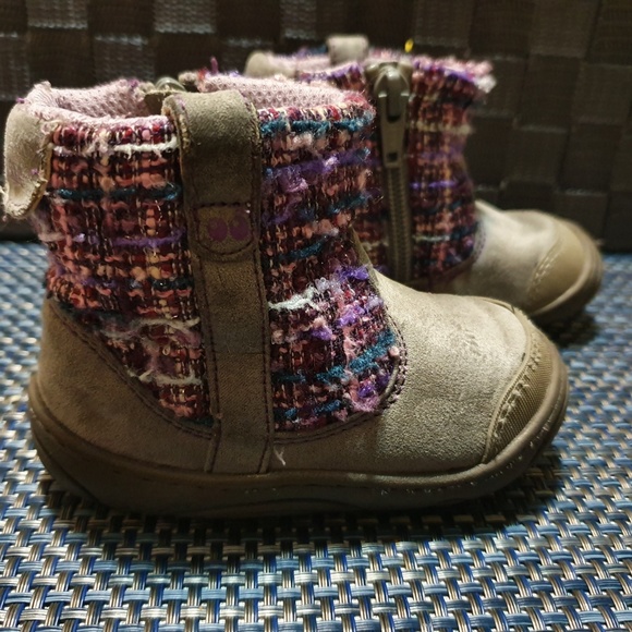 Toddler Knit Boots (Size 5) - Picture 2 of 6